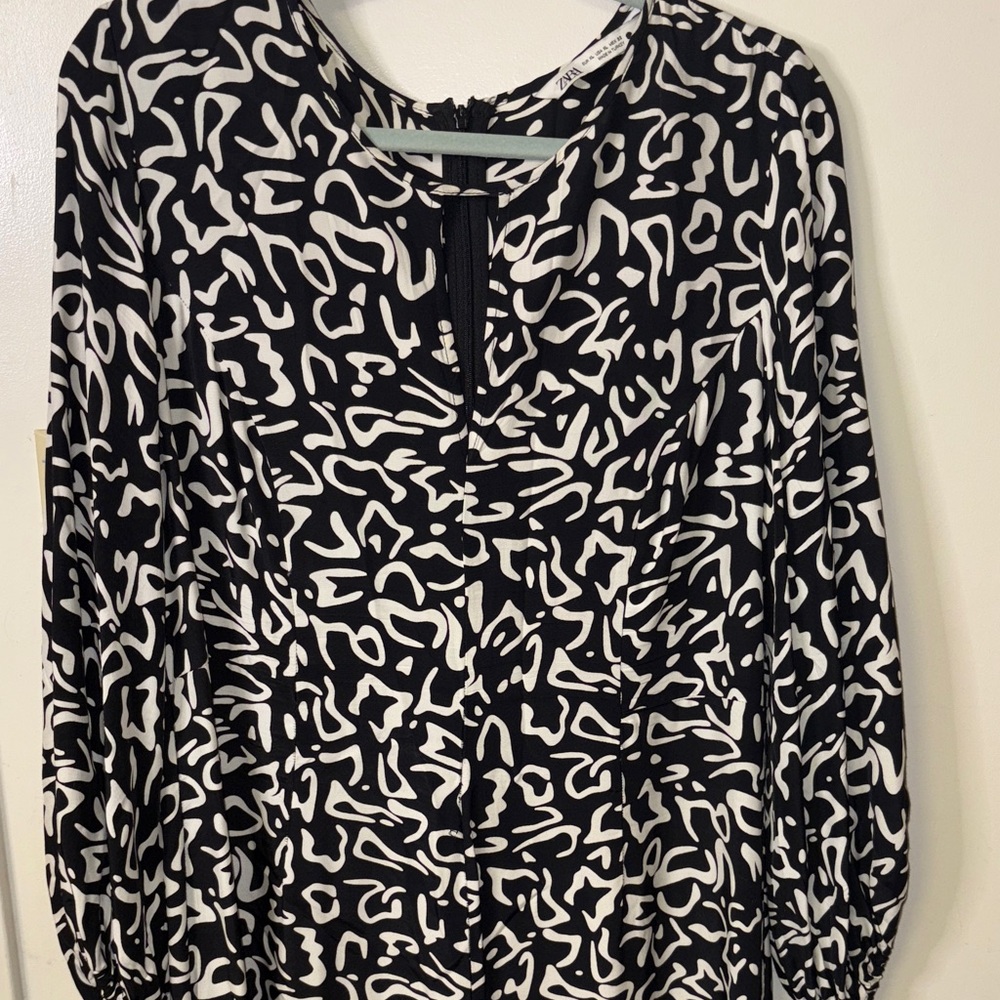 Zara Black and White Abstract Blouse